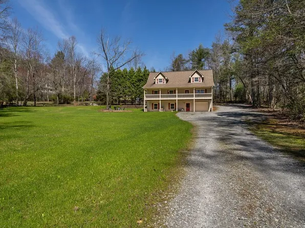 80 Pine Grove Dr, Blue Ridge, GA 30513