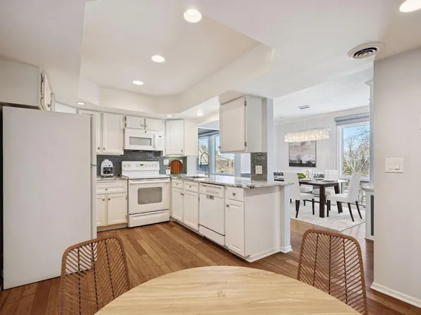 6075 Lincoln Dr APT 305, Edina, MN 55436