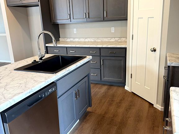4th image of 944 Enclave Ct