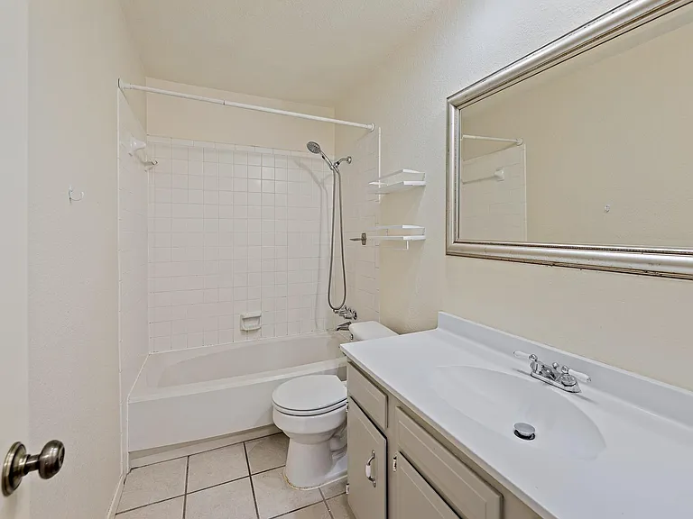 8022 Scotland Yard — Photo 25