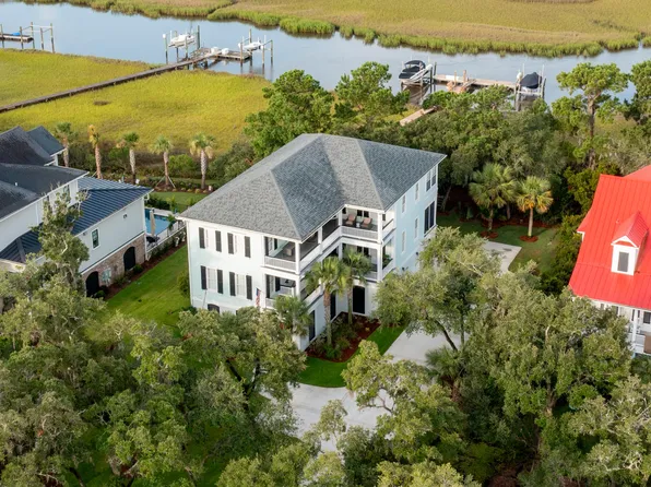 1853 Headquarters Plantation Dr, Johns Island, SC 29455