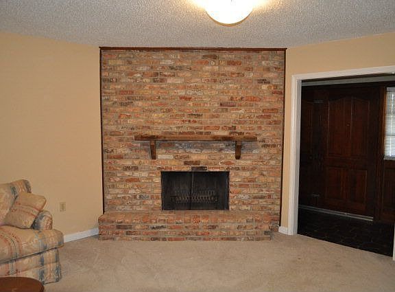 5th image of 180 Presque Isle Dr
