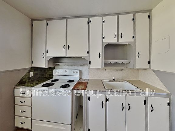 5th image of 994 10th St
