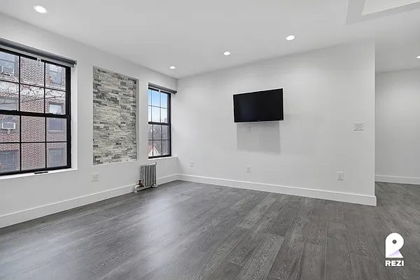 Rented by REZI | media 3