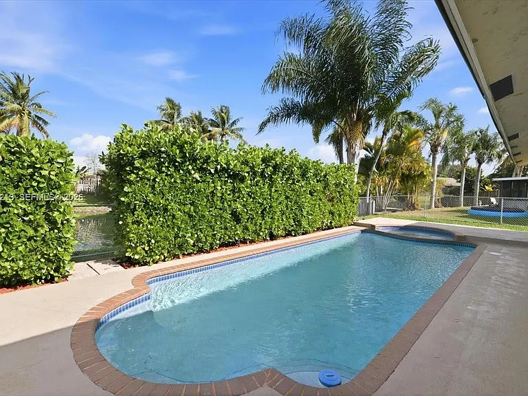 9349 NW 47th St — Photo 35