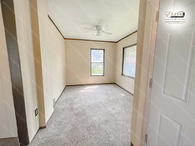 1940 Becker St — Photo 10