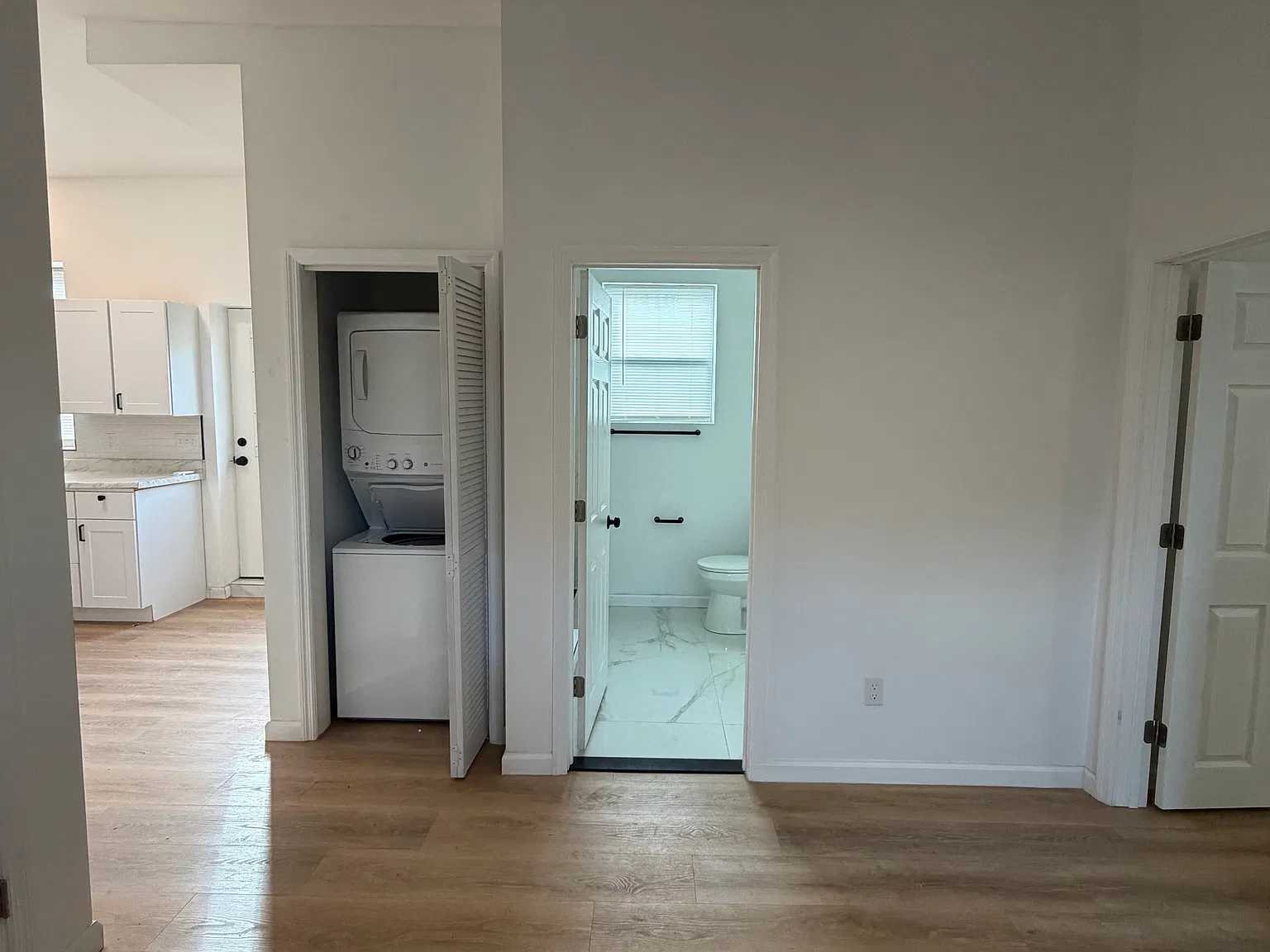 2 bed, 800 sqft, $2,400 — Photo 4