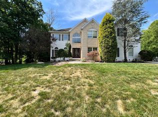 1 Sequoia Ct, Monroe Township, NJ 08831
