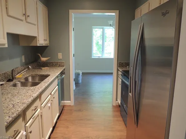 3304 Bermuda Vlg, Bermuda Run, NC 27006
