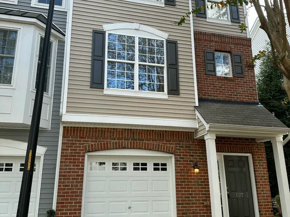 127 Madison Square Ln, Cary, NC 27513