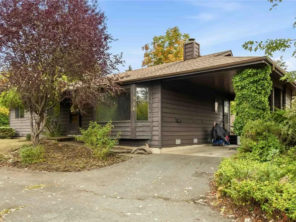 946 Paconla Pl, Central Saanich, BC V8M 1E1