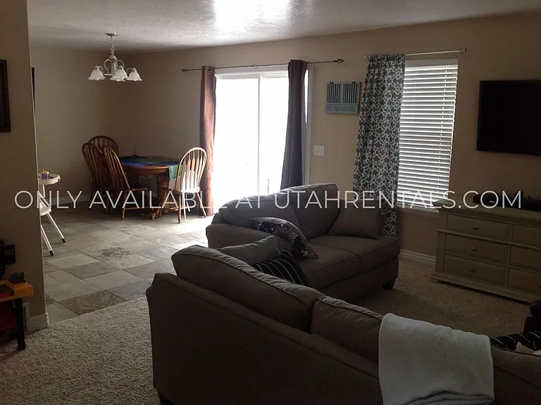 466 S 400 W — Photo 8