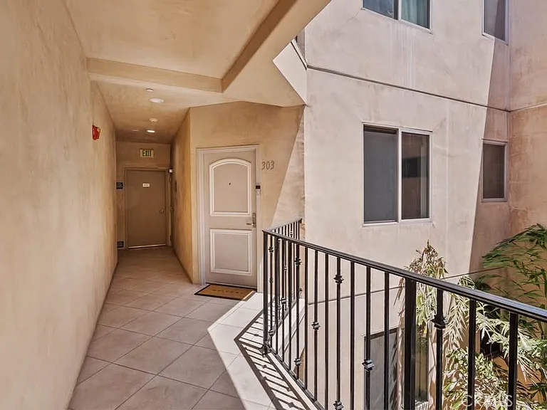 11280 La Maida St #303 — Photo 11