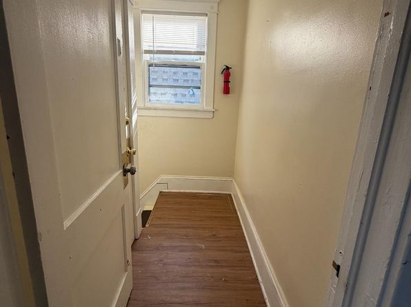 471 Hall Ave