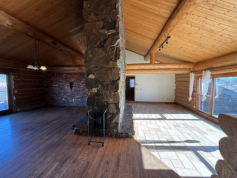 545 Coulee Dr — Photo 7