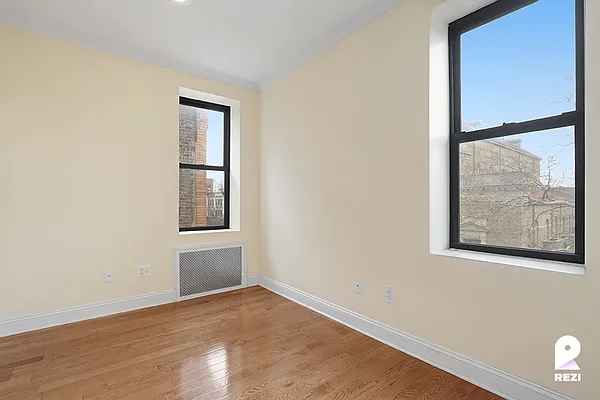 Rented by REZI | media 15