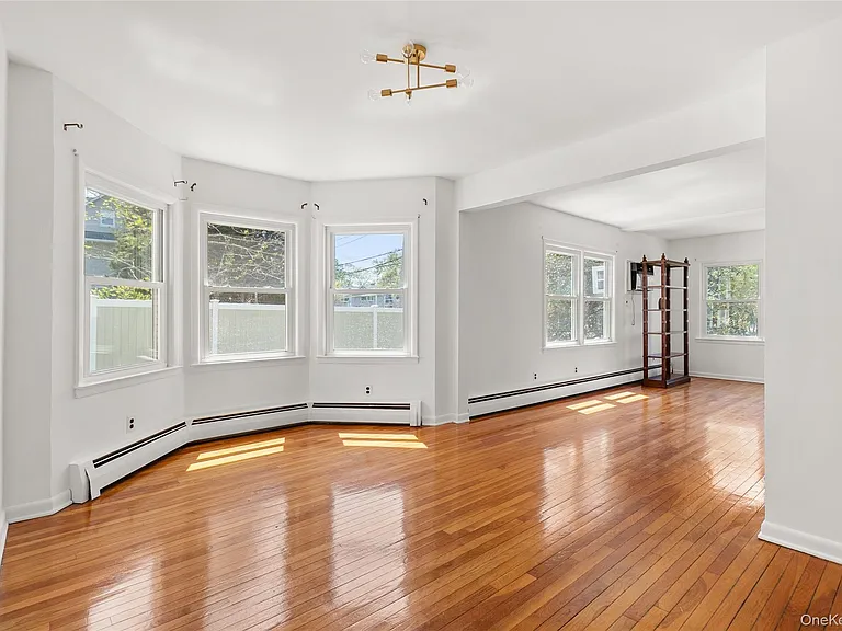 217 Greeley Ave — Photo 6