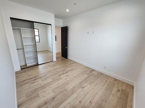 4th image of 13306 Blythe St