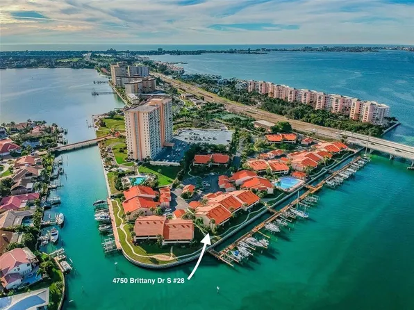 4750 Brittany Dr S APT 28, Saint Petersburg, FL 33715
