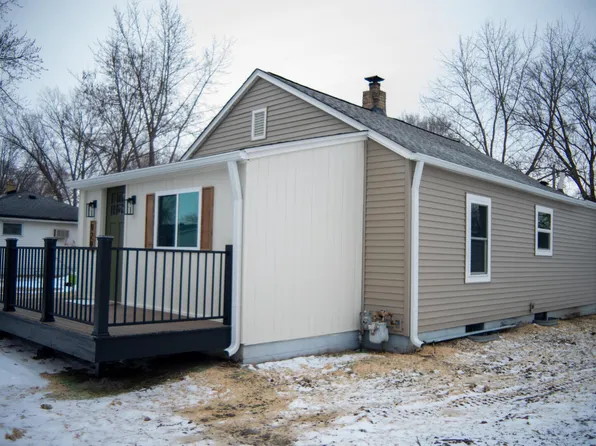 929 Kingsley Dr, Machesney Park, IL 61115