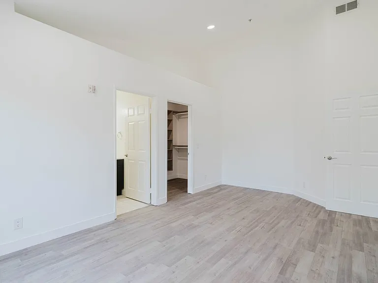 18347 Saticoy St #26 — Photo 17