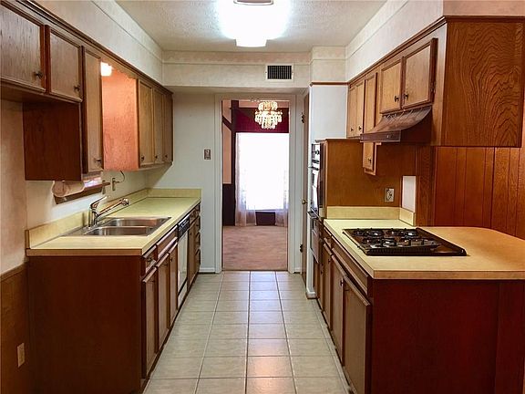 4th image of 3214 Shenandoah Dr