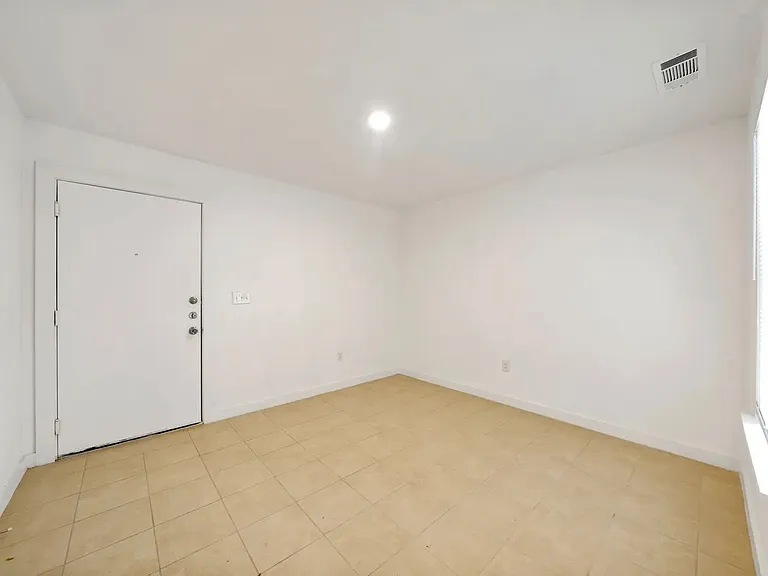 903 Canterbury #1102 — Photo 10