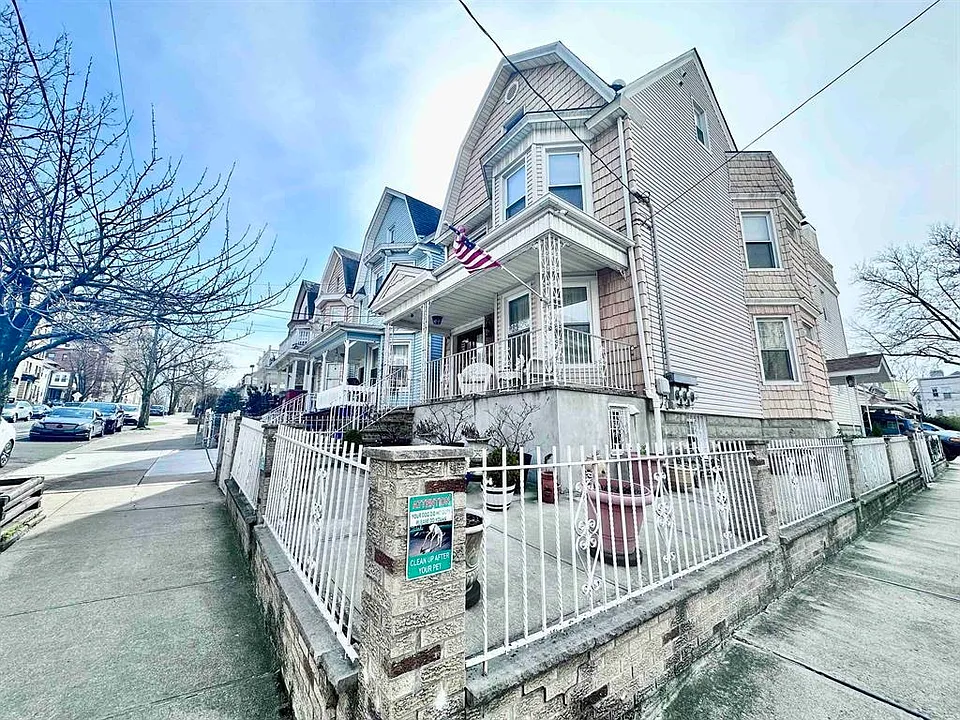 117 Duncan Ave #2