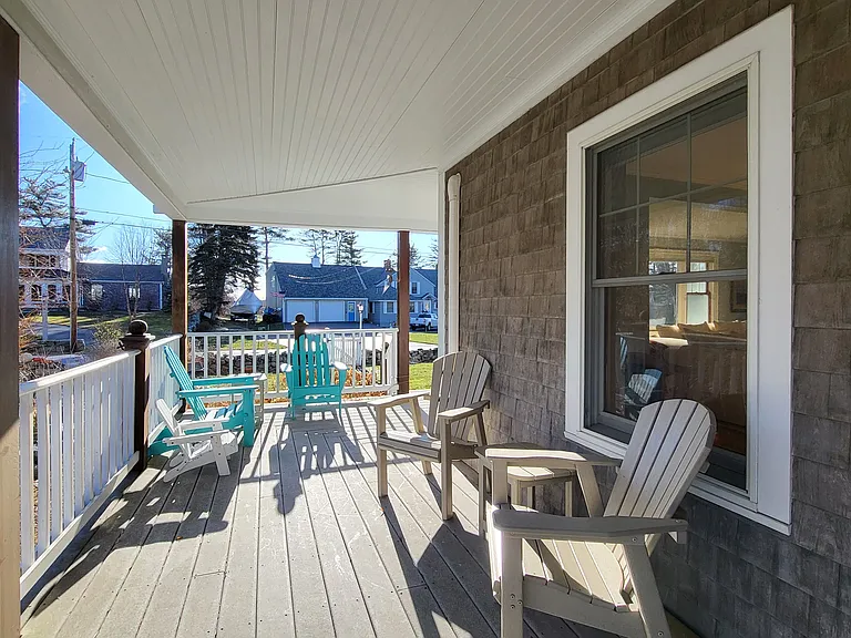 27 Stearns Rd — Photo 2