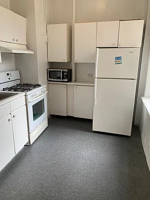 Rented by 220 West 98 Realty LLC | media 9