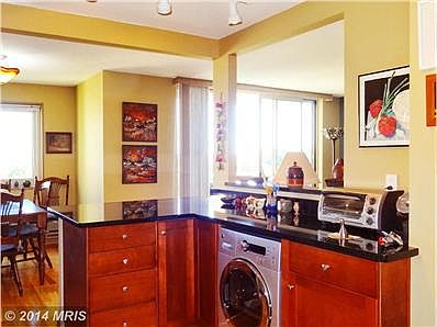 Kitchen Breakfast Bar