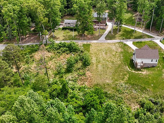 4th image of 1919 Lakewood Dr