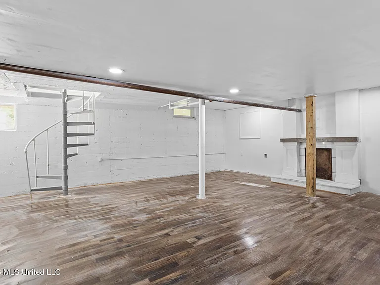 1112 Meadowbrook Rd — Photo 31