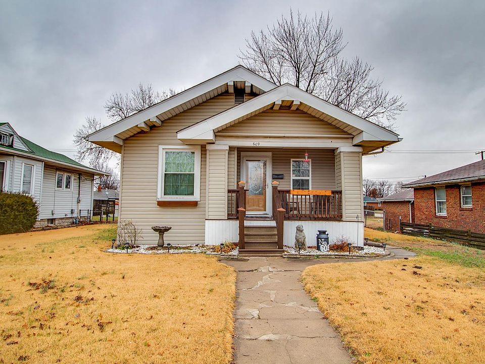 1st image of 609 Whitelaw Ave