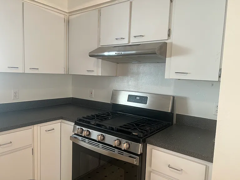 2857 SW 40th Pl — Photo 7
