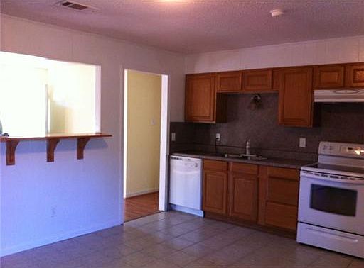 4th image of 652 Cypress Dr