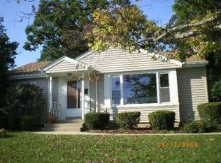 210 Harvey Ave, Grayslake, IL 60030