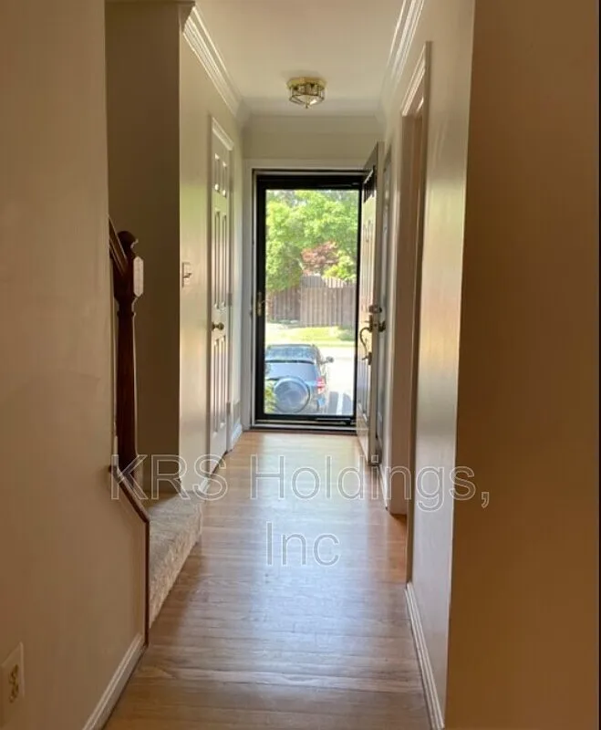 3 bed, 3.5 bath, 1372 sqft, $3,150 — Photo 2