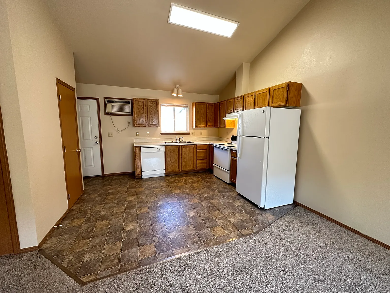 3 bed, 1040 sqft, $1,525 — Photo 3