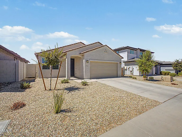17865 W Daley Ln — Photo 2
