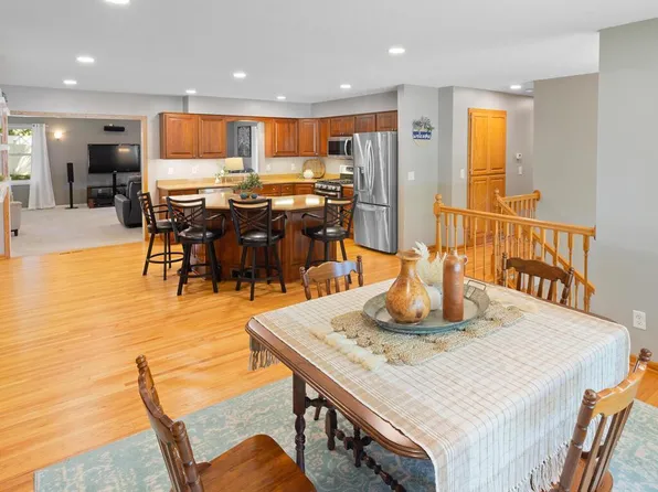 13103 Parkwood Dr, Burnsville, MN 55337