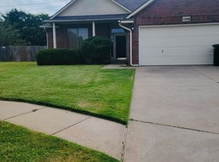 1008 Elm Creek Dr, Moore, OK 73160