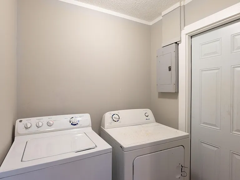 1218 Giller Ave — Photo 7