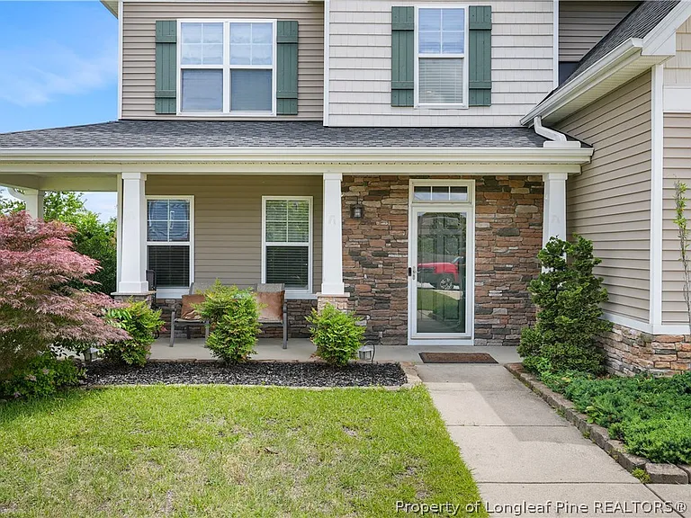 415 Highgrove Dr — Photo 3