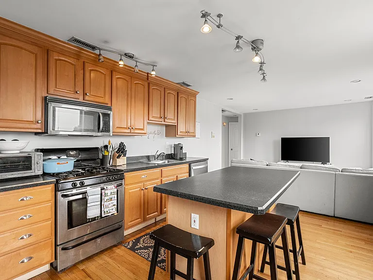 87 M St #3 — Photo 1