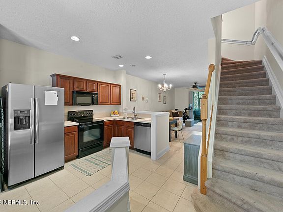 4th image of 3534 SUMMERLIN Lane N