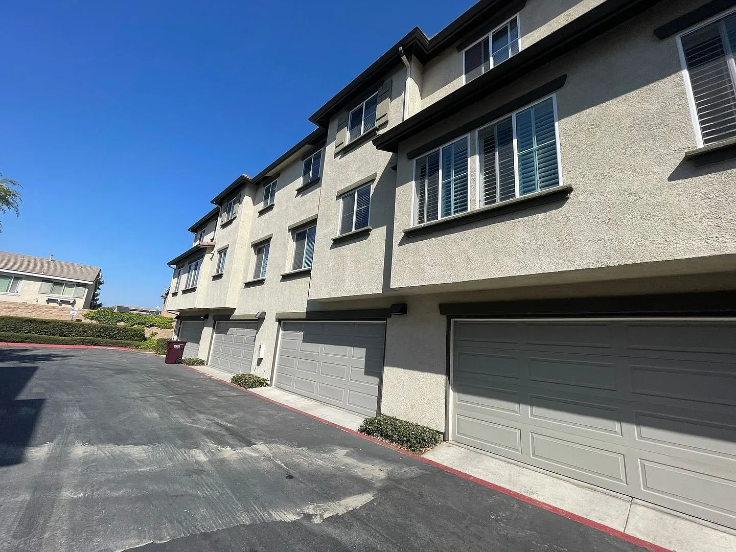 Cozy 3 Bed 3 Bath Condo In Gated Community In Murrieta — Photo 3