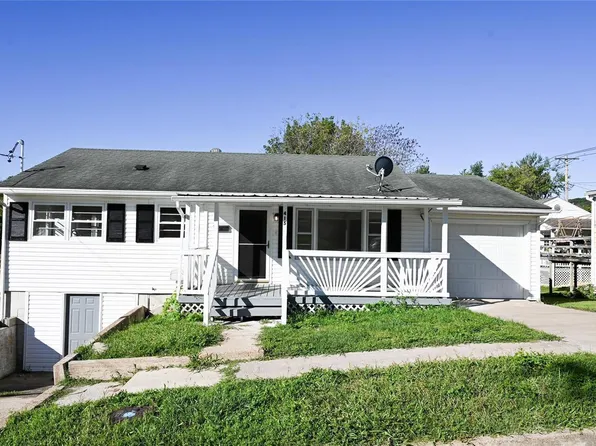 415 S 6th St, Louisiana, MO 63353
