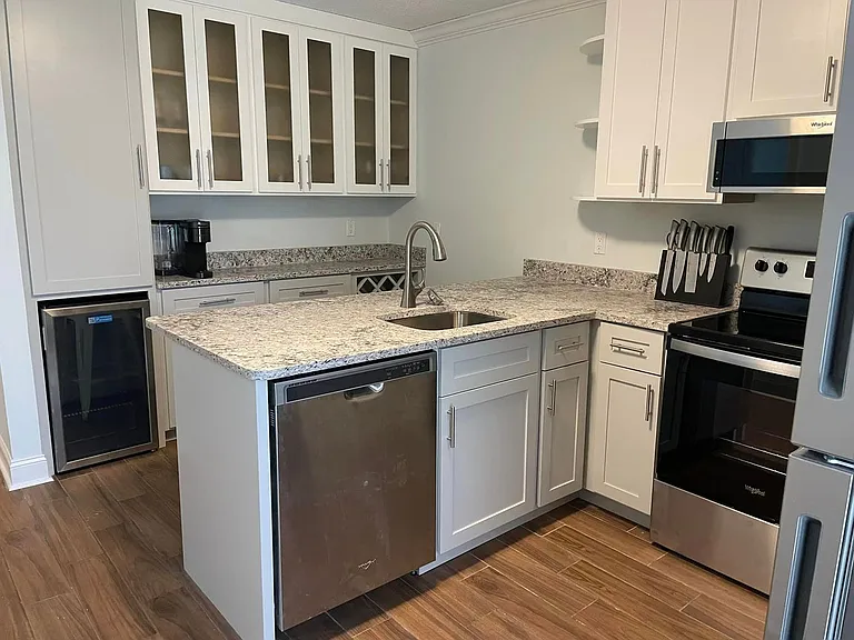 616 E Duffy St — Photo 13