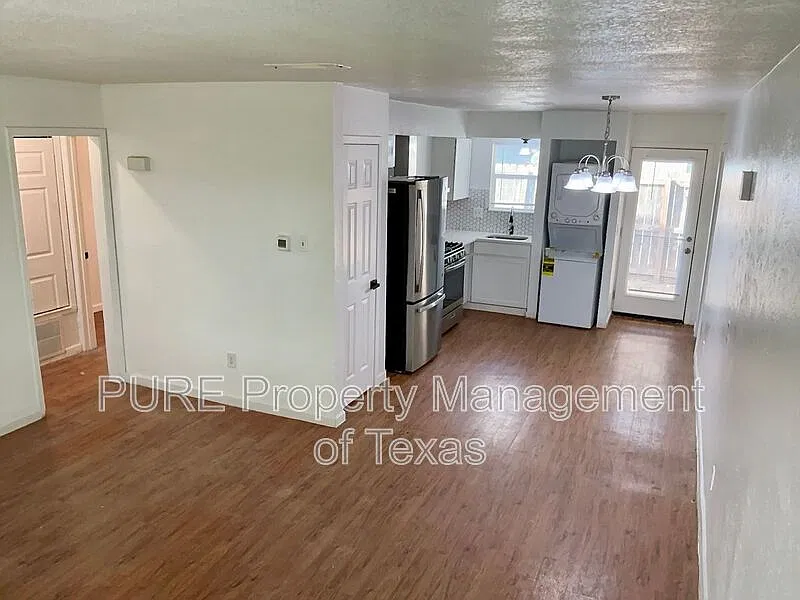 3 bed, 1.0 bath, 1282 sqft, $1,485 — Photo 4
